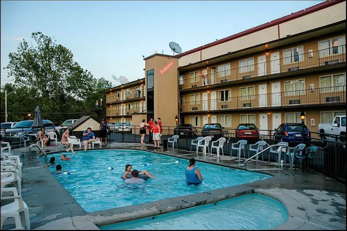 Tennessee Mountain Lodge Riverside by OYO 4