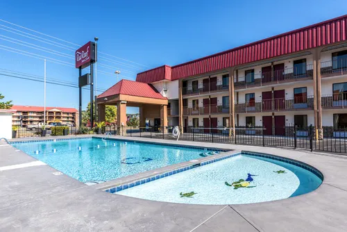 Red Roof Inn & Suites Pigeon Forge - Parkway 4