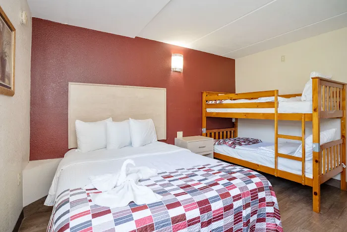 Red Roof Inn & Suites Pigeon Forge - Parkway 4
