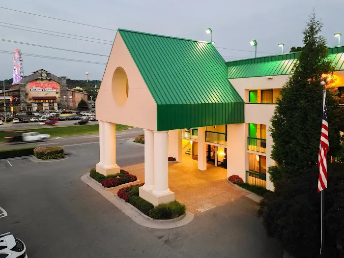 Quality Inn Near the Island Pigeon Forge 4