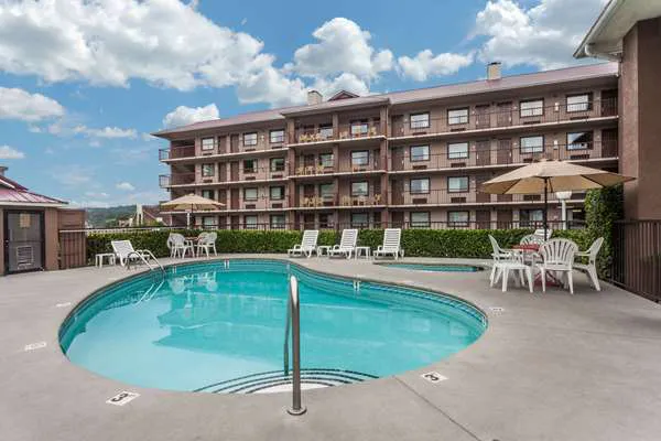 Baymont by Wyndham Pigeon Forge near Island Drive 4