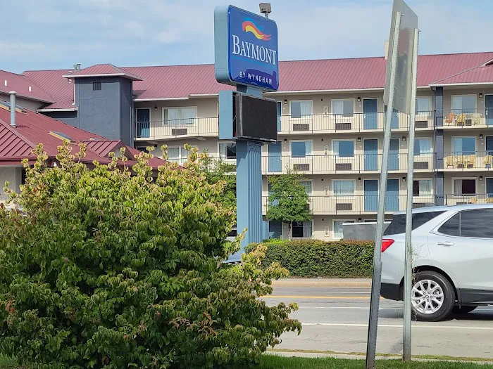 Baymont by Wyndham Pigeon Forge near Island Drive 4