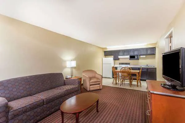Baymont by Wyndham Pigeon Forge near Island Drive 4