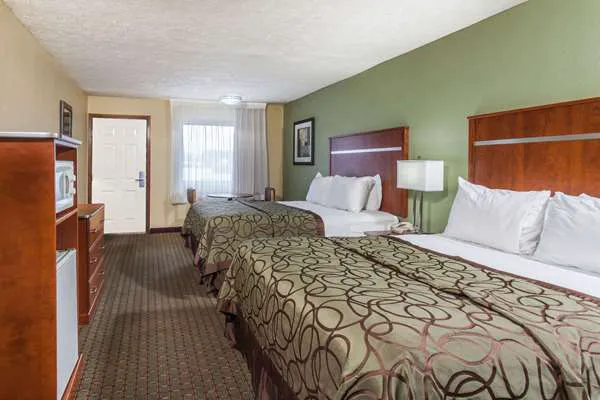 Baymont by Wyndham Pigeon Forge near Island Drive 4