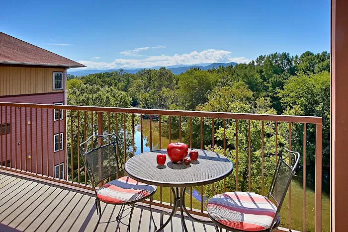 Appleview River Resort 4