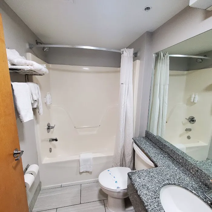 Microtel Inn & Suites by Wyndham Pigeon Forge 4