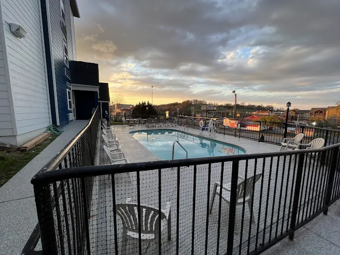 Microtel Inn & Suites by Wyndham Pigeon Forge 4