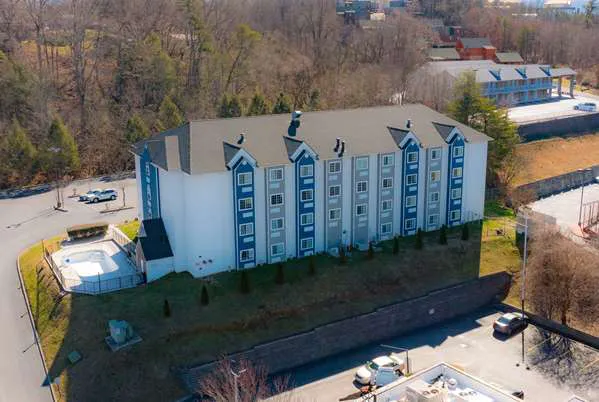 Microtel Inn & Suites by Wyndham Pigeon Forge 4