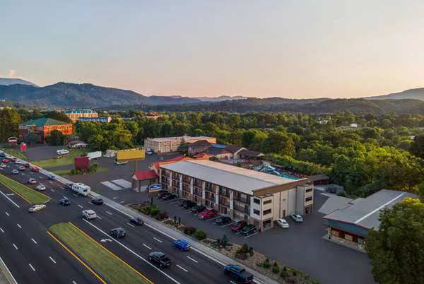 Pigeon River Inn 4