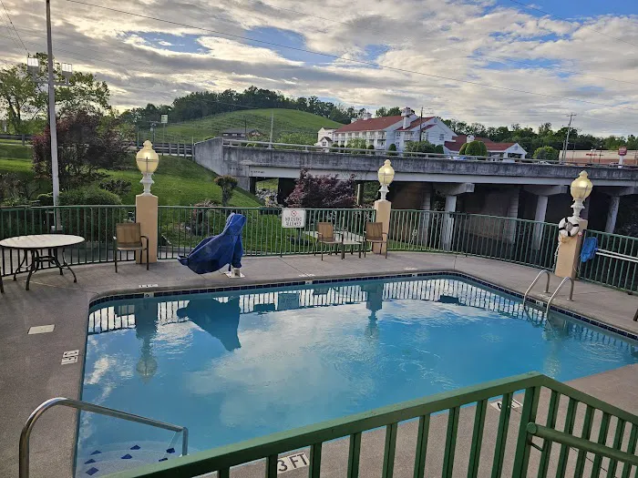 Pigeon River Inn 4