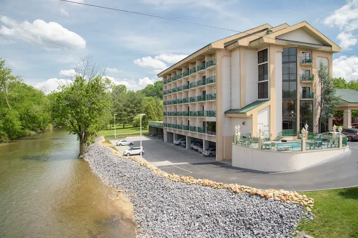 Pigeon River Inn 4