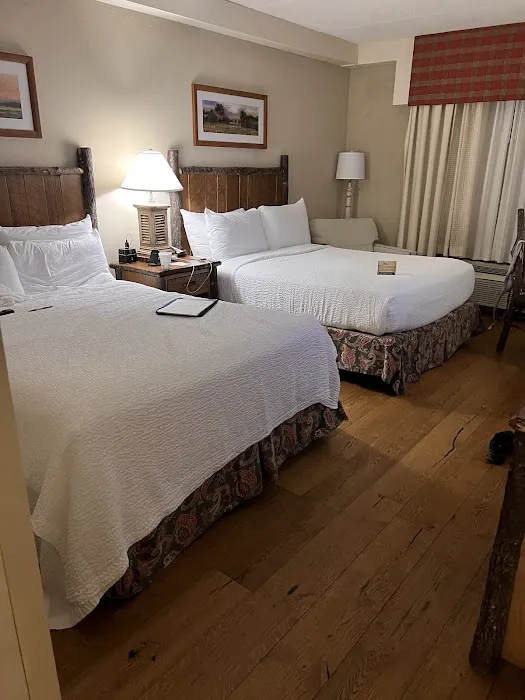 The Lodge at Five Oaks 4