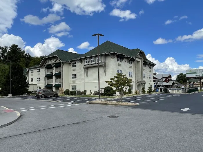 The Lodge at Five Oaks 4