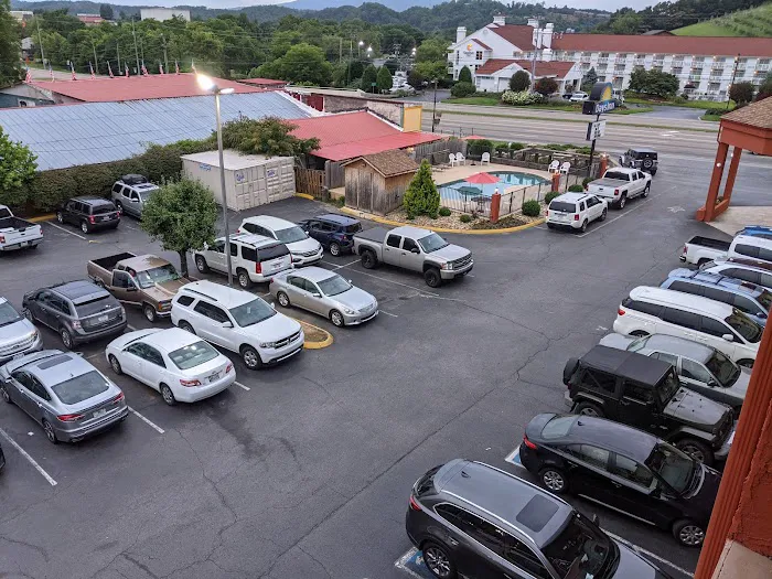 Days Inn by Wyndham Apple Valley Pigeon Forge/Sevierville 4