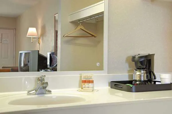 Days Inn by Wyndham Apple Valley Pigeon Forge/Sevierville 4