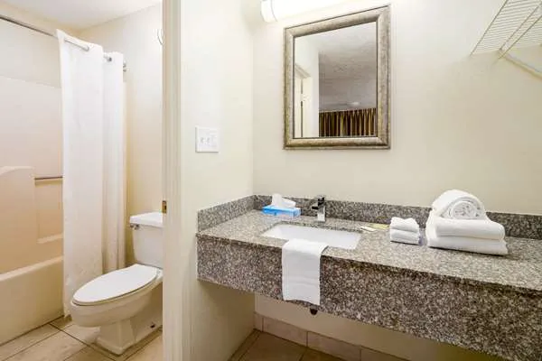 Americana Inn a Travelodge by Wyndham 4