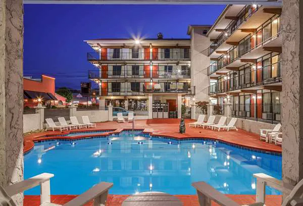 Americana Inn a Travelodge by Wyndham 4