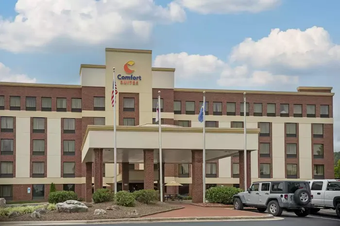 Comfort Suites Outlet Center 4