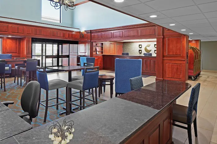 Comfort Suites Outlet Center 4