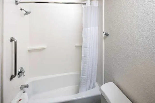 Comfort Suites Outlet Center 4