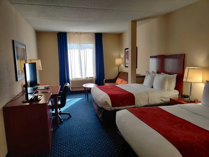 Comfort Suites Outlet Center 4