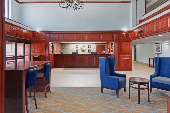 Comfort Suites Outlet Center 4