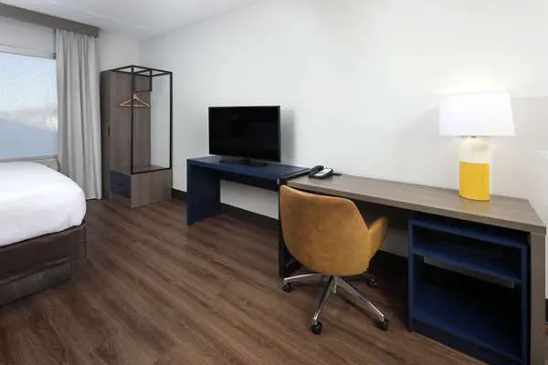 Comfort Suites Outlet Center 4