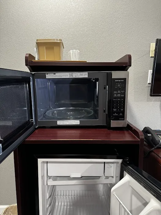 American Inn & Suites 4