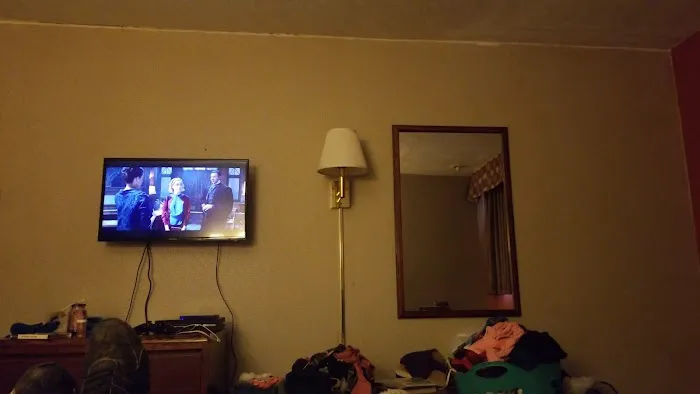 American Inn & Suites 4