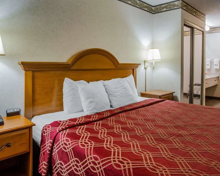 Econo Lodge 4