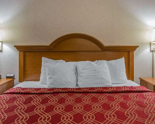 Econo Lodge 4