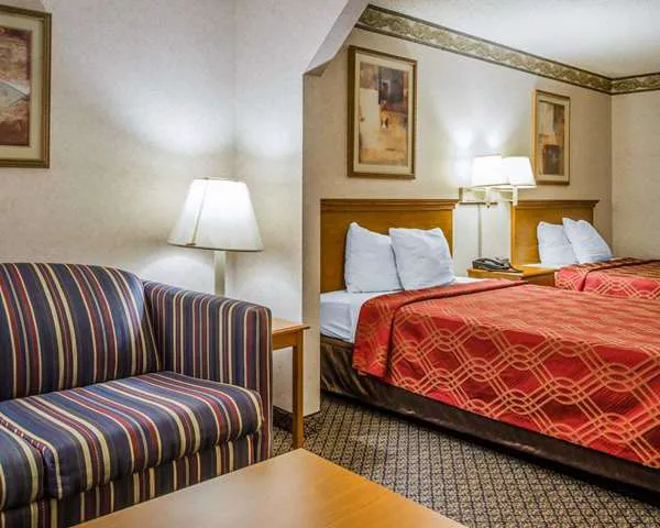 Econo Lodge 4