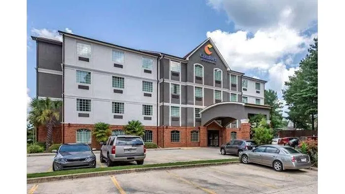 Comfort Inn & Suites 4
