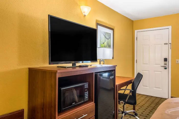 Quality Inn 4