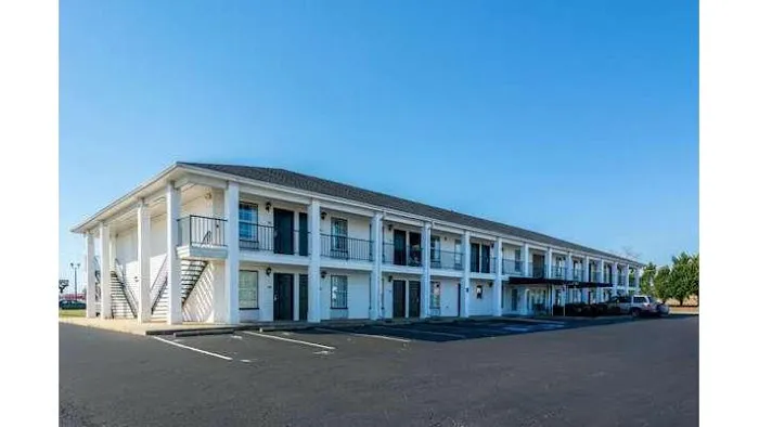 Quality Inn 4