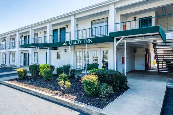 Quality Inn 4