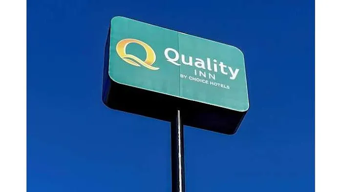 Quality Inn 4