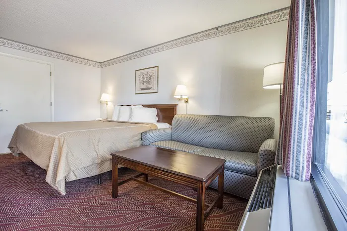 Quality Inn 4