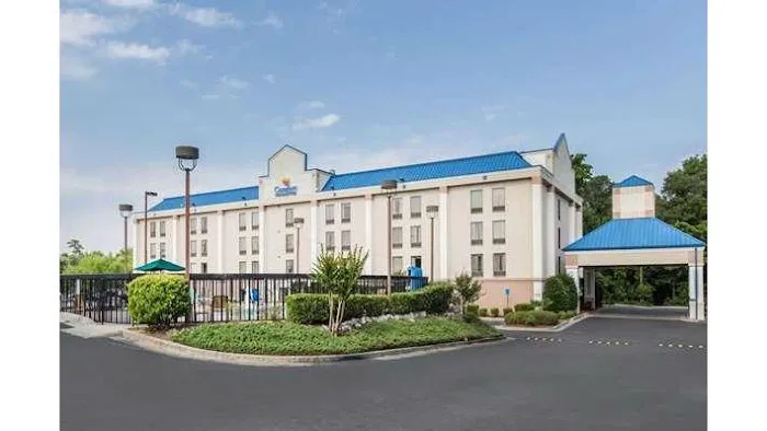 Comfort Inn & Suites 4
