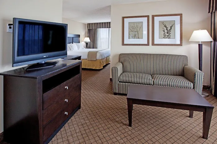 Holiday Inn Express & Suites Newberry by IHG 4
