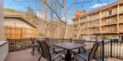 Econo Lodge Inn & Suites on the River