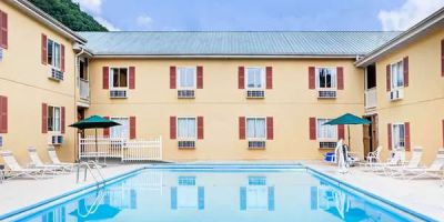 Days Inn & Suites by Wyndham Downtown Gatlinburg Parkway