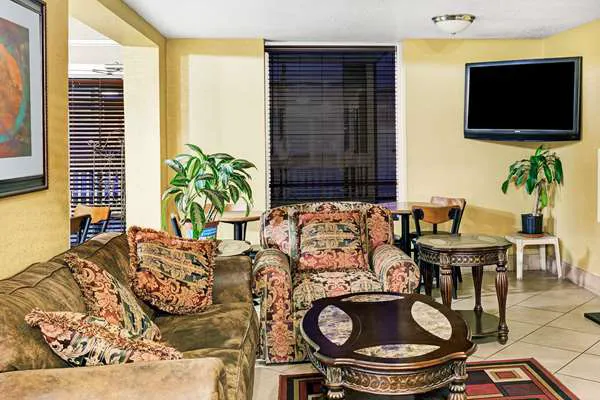 Days Inn & Suites by Wyndham Downtown Gatlinburg Parkway 4