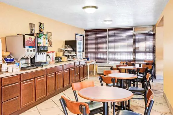 Days Inn & Suites by Wyndham Downtown Gatlinburg Parkway 4