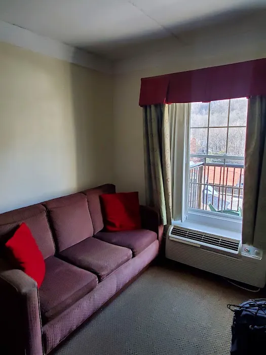 Black Bear Inn & Suites 4
