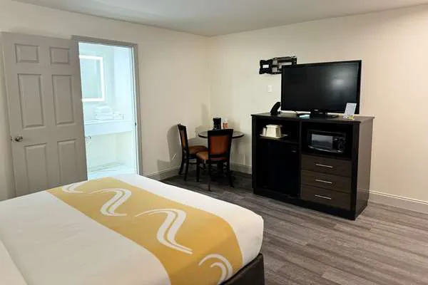 Quality Inn Creekside - Downtown Gatlinburg 4