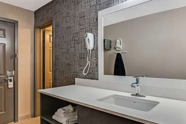 The Wander Hotel, a Ramada by Wyndham 4