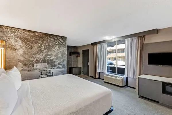 The Wander Hotel, a Ramada by Wyndham 4