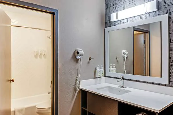The Wander Hotel, a Ramada by Wyndham 4