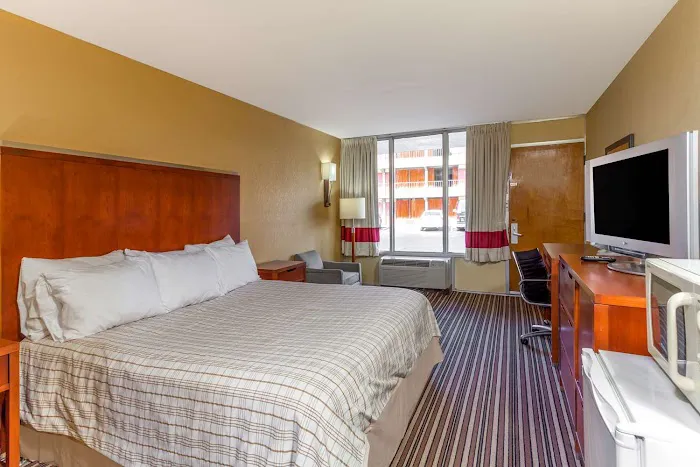 Days Inn by Wyndham Pigeon Forge South 4